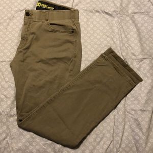 EUC Lee Modern Series jeans. Made for comfort in motion. 34x32